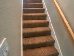 residental-carpet-on-stairs-installation-1