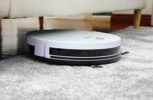 round-vacuum-robot-on-grey-carpet