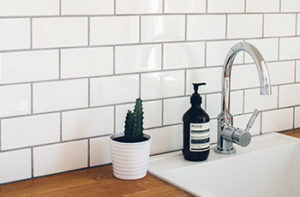 white-subway-tile-kitchen-backsplash