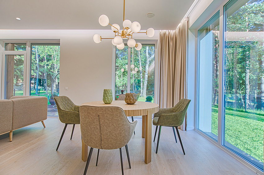 Dining room with laminate flooring