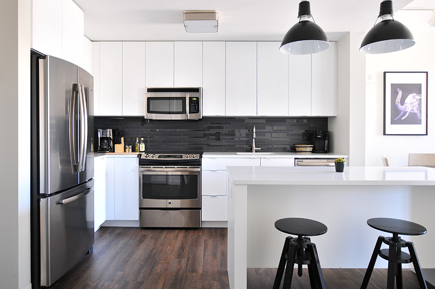 wood-look-vinyl-flooring-in-kitchen